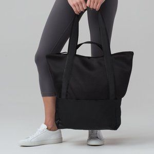 Lululemon Hot Mesh Tote NWT black